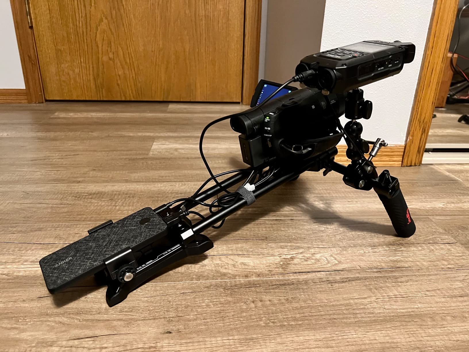 SMALLRIG Universal Basic Camera Shoulder Mount Kit for DSLR, Mirrorless, and Small Camera Shoulder Rig - 2896 | Small Camera Shoulder Rig customer photo 2