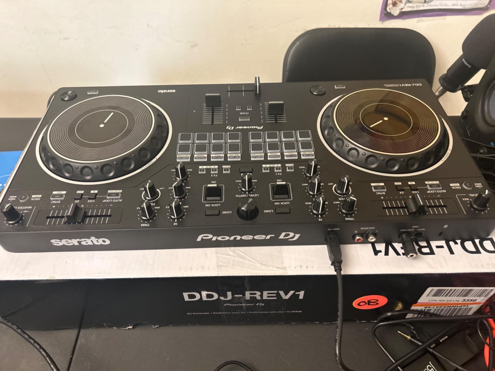 Pioneer DJ DDJ-REV1 2-deck Serato DJ Controller, Black customer photo 2