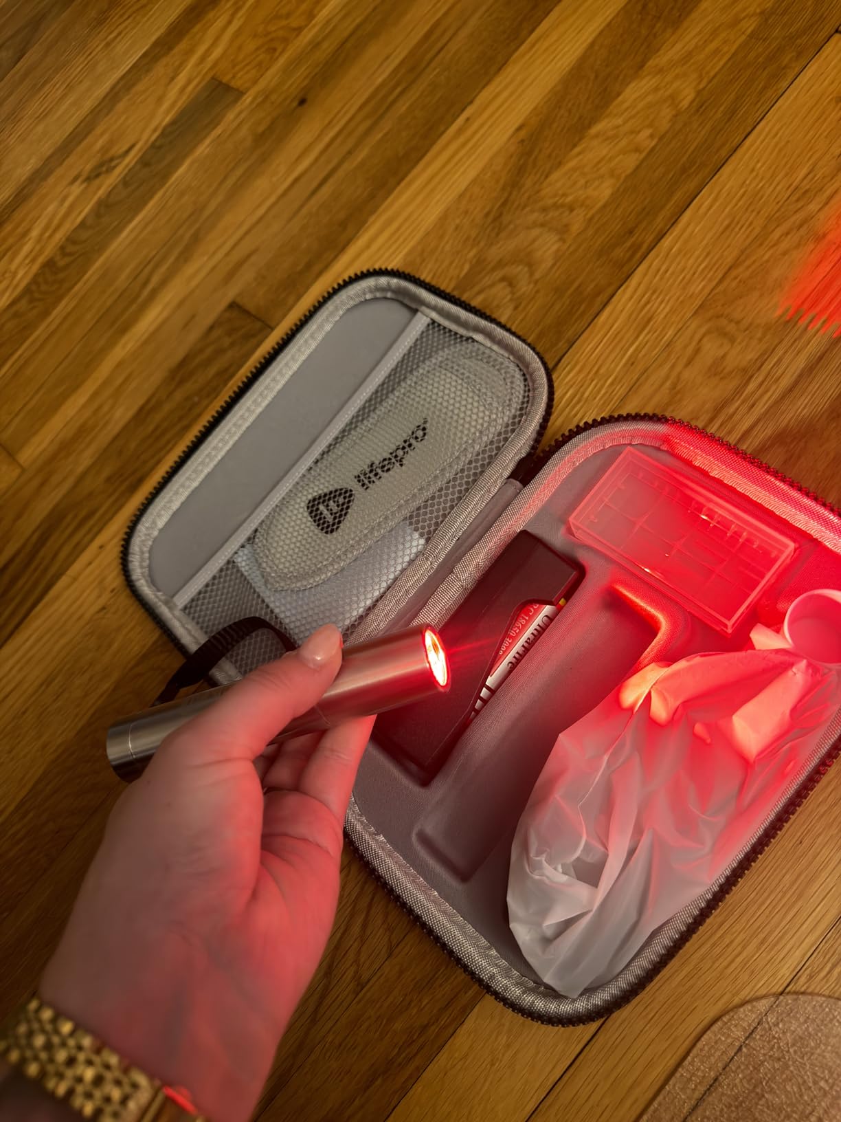 LifePro Lumicure Red Light Therapy Torch - Red Light Therapy Wand Handheld | 630nm 660nm & 850nm LEDs - Near Infrared Red Light Therapy For Body customer photo 2