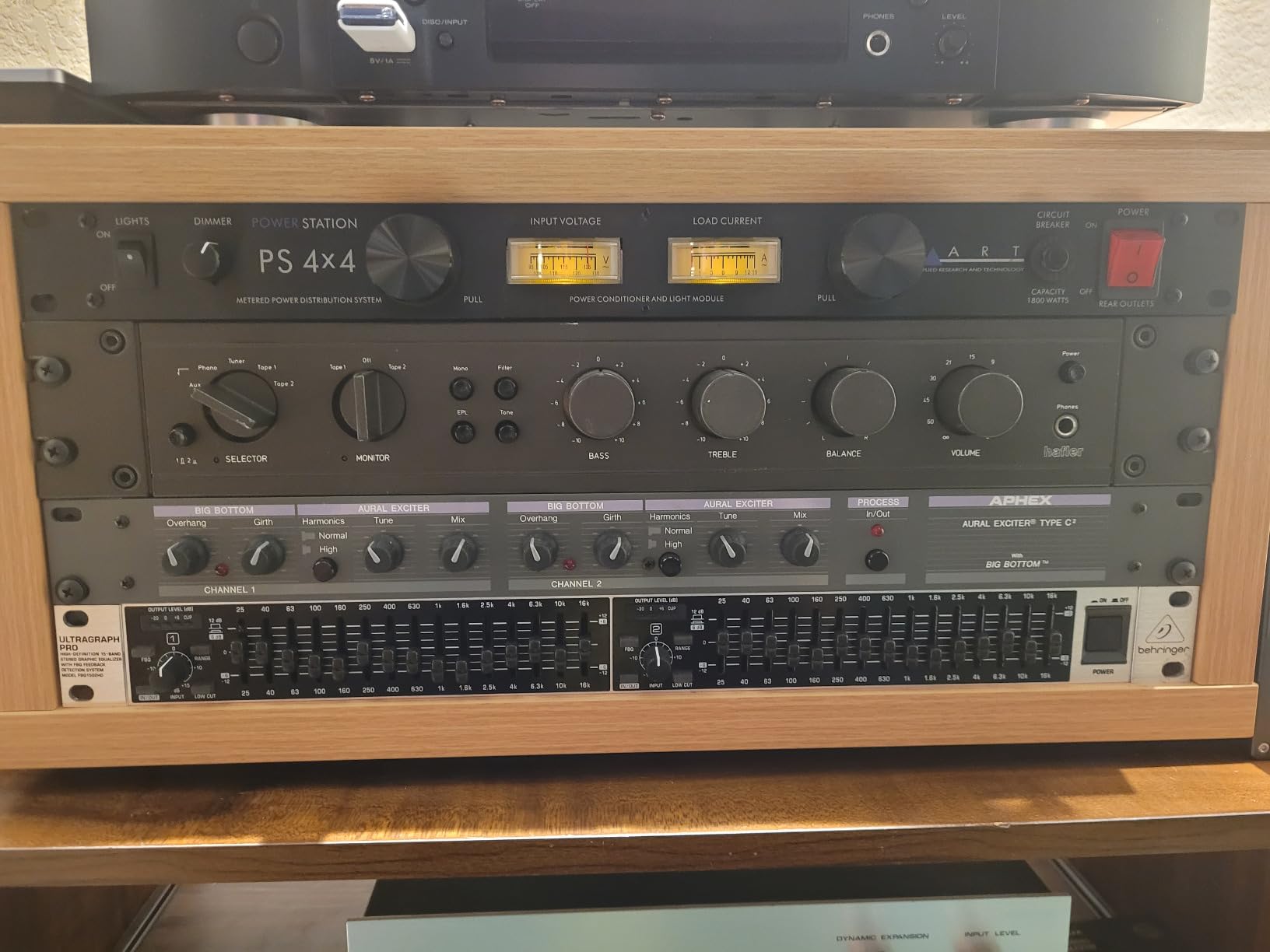 Gator Frameworks Elite Furniture Series 4U Wood Desktop Studio Rack in Dark Walnut Brown Finish (GFW-ELITERK-4U-BRN) customer photo 1