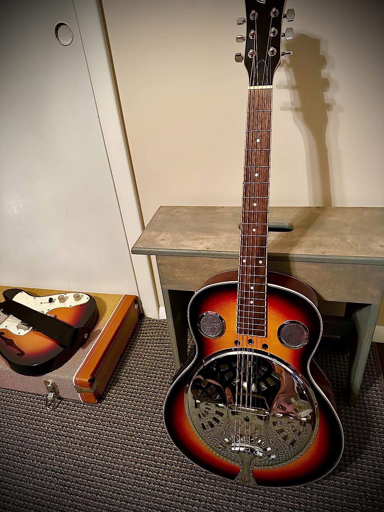 Pyle Resophonic Resonator Acoustic Electric Guitar - 6 String Round Neck Sunburst Mahogany Traditional Resonator w/ Built-in Pre Amplifier customer photo 2