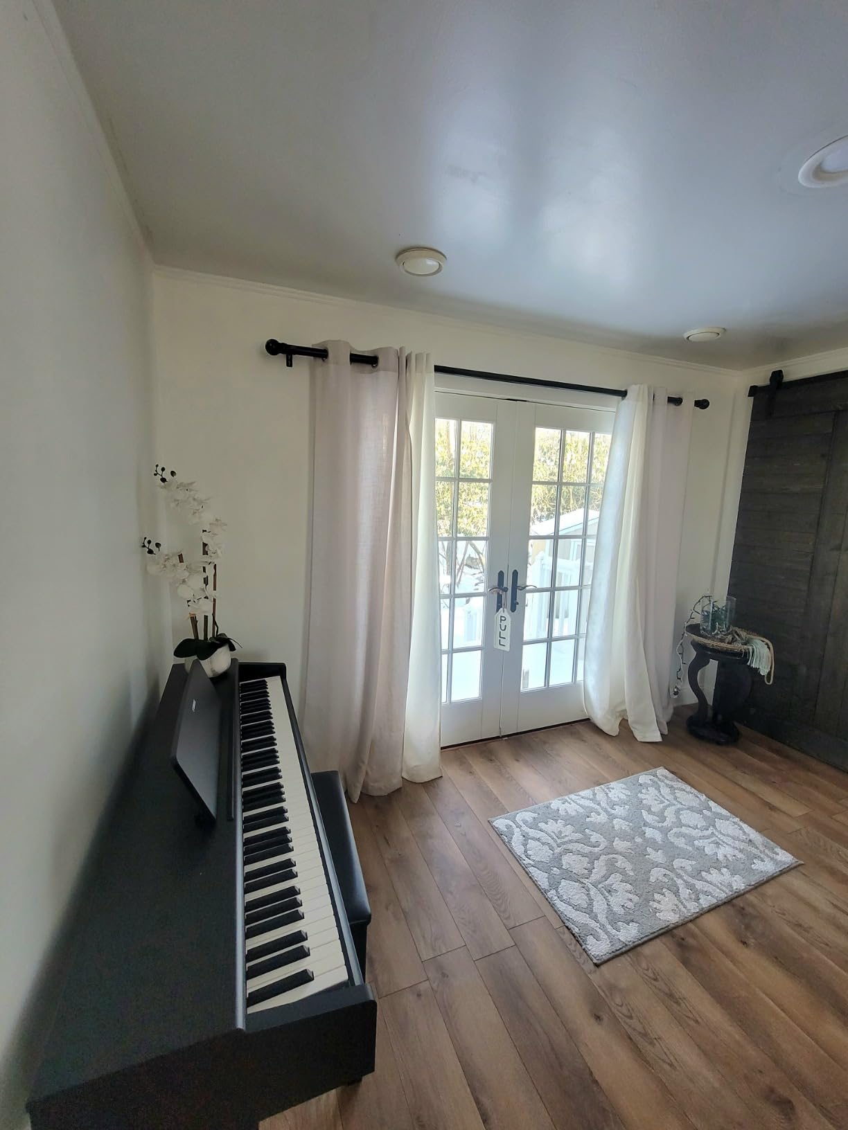 Yamaha Arius Series 88-Key Weighted Action Upright Digital Piano for Beginner and Intermediate Players, Dynamic Response, Grand Piano Sound, 3-pedal Unit, Bench Included, Rosewood YDP105R customer photo 1