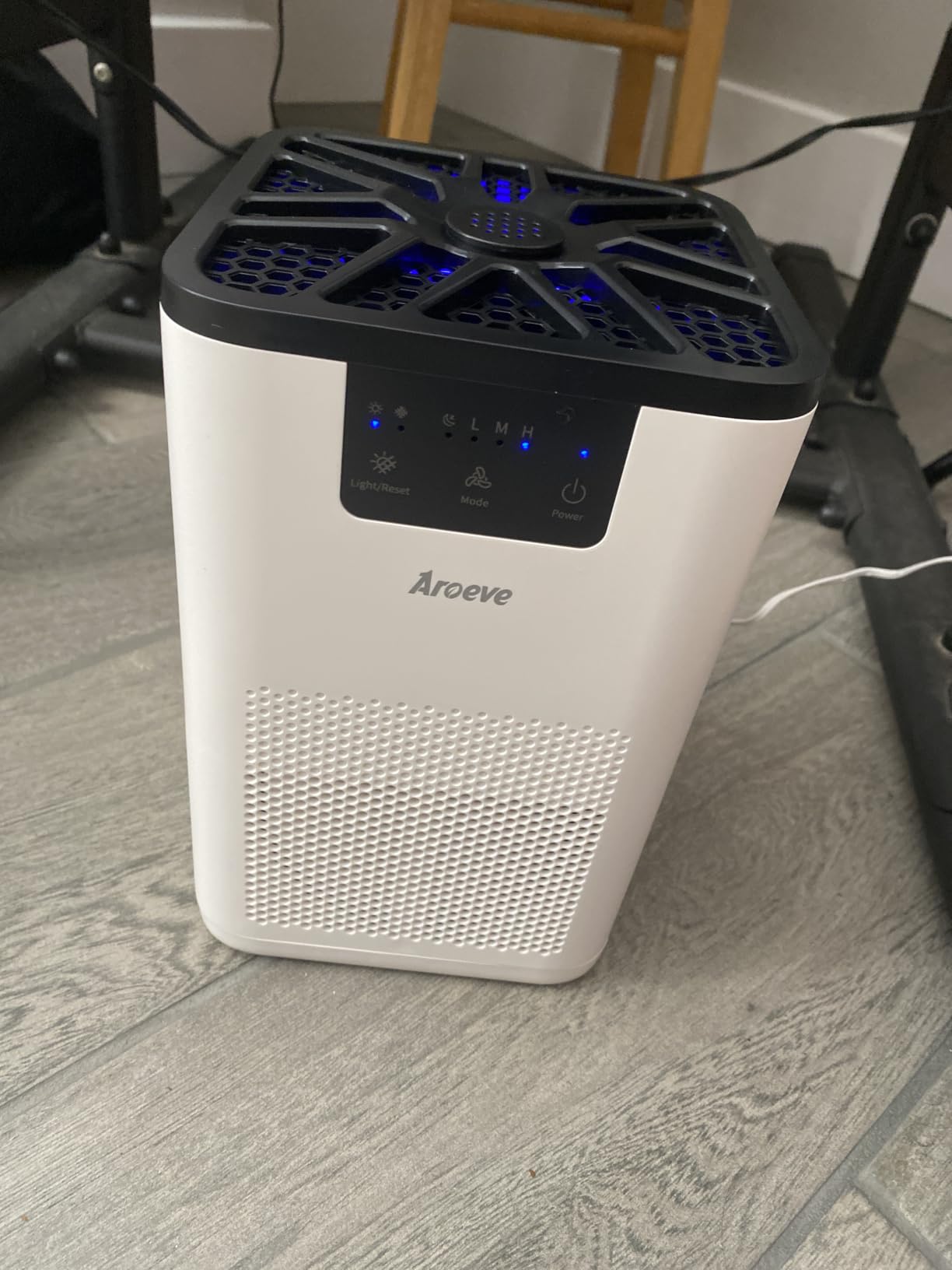 AROEVE Air Purifiers for Bedroom Air Purifier With Aromatherapy Function For Pet Smoke Pollen Dander Hair Smell 20dB Air Cleaner For Bedroom Office Living Room, MK06- White customer photo 2
