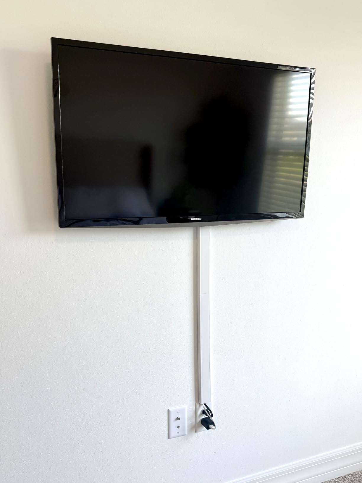 ZhiYo Cord Hider for Wall Mounted TV 34in, White Cord Cover 2inW x 0.7inH | Large Size Fits 5-8 Cords, Install with Tape or Nails, Premium PVC, Paintable Cable Management Raceway Kit, 2 x L17in customer photo 2