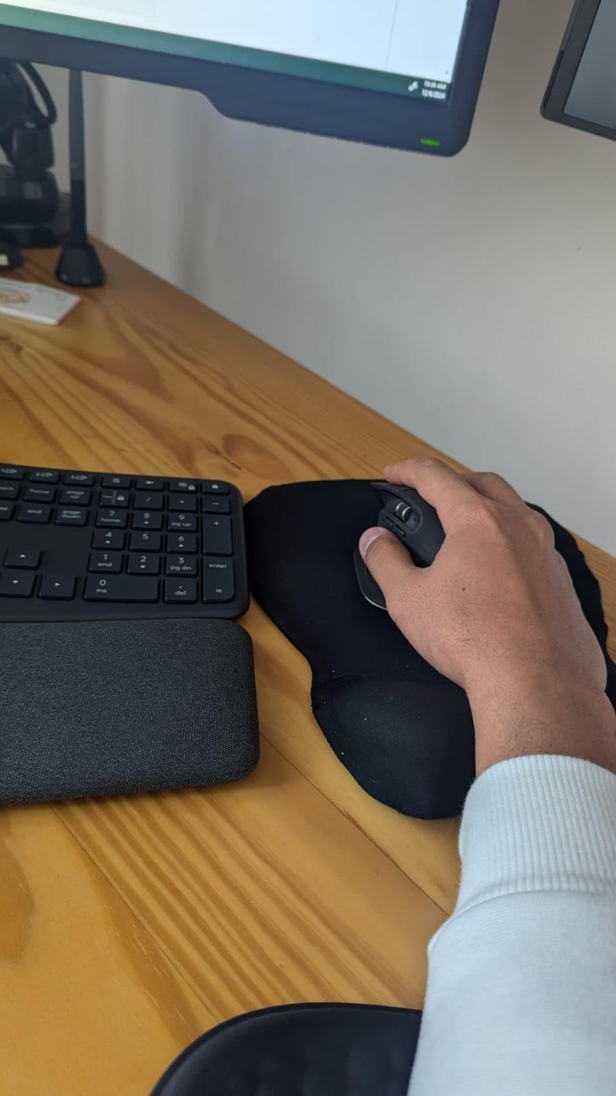 Logitech MX Master 3S Performance Wireless Mouse - Graphite With Bolt Receiver customer photo 2