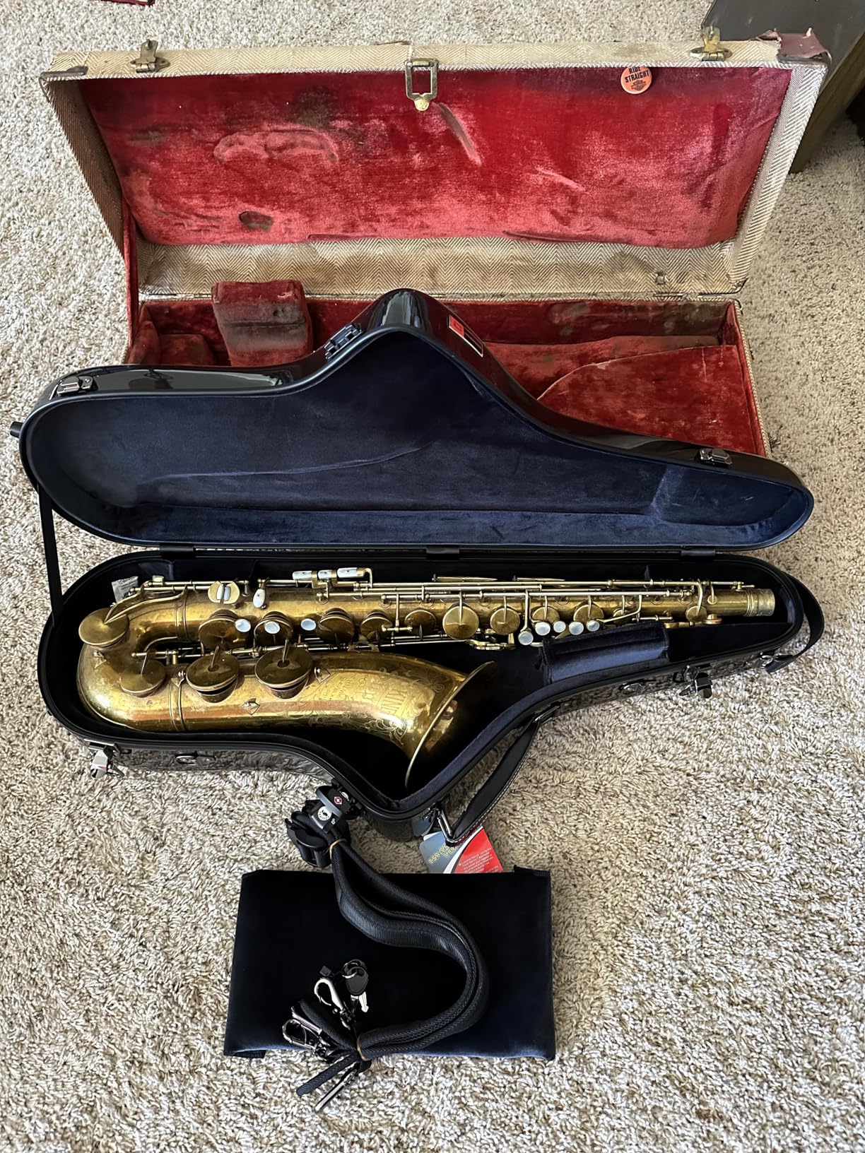 Crossrock Pro-Grade Tenor Saxophone Case | Crimson Red, TSA Lock, Stylish & Elite Protection, Detachable Straps, Accessory Pocket for Professional Musicians customer photo 1