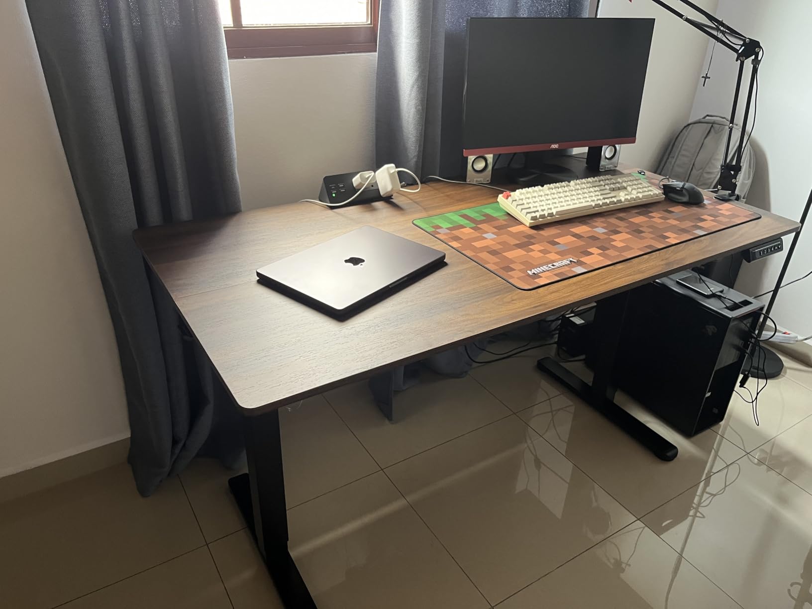 ErGear Height Adjustable Electric Standing Desk, 48 x 24 Inches Sit Stand up Desk, Memory Computer Home Office Desk, White customer photo 1