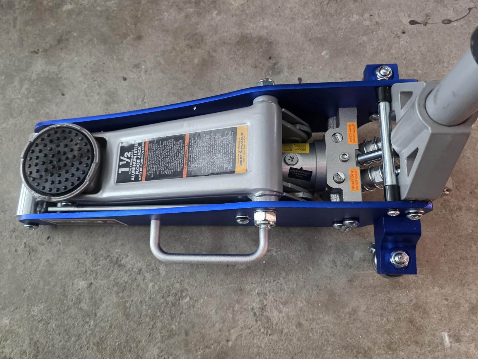 BIG RED AT815016LR Torin Hydraulic Low Profile Aluminum and Steel Racing Floor Jack with Dual Piston Quick Lift Pump, 1.5 Ton (3,000 lb) Capacity, Red customer photo 1