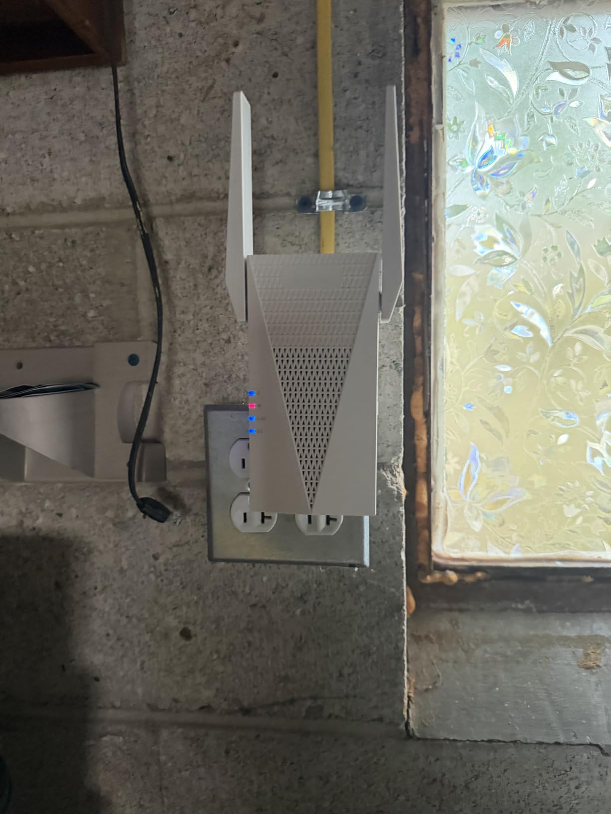TP-Link AX3000 WiFi 6 Range Extender | PCMag Editor's Choice | Dual-Band Wireless Repeater w/Ethernet Port | Up to 2400 Sq. Ft., 64 Devices | Internet Signal Booster | APP Setup | EasyMesh (RE715X) customer photo 1
