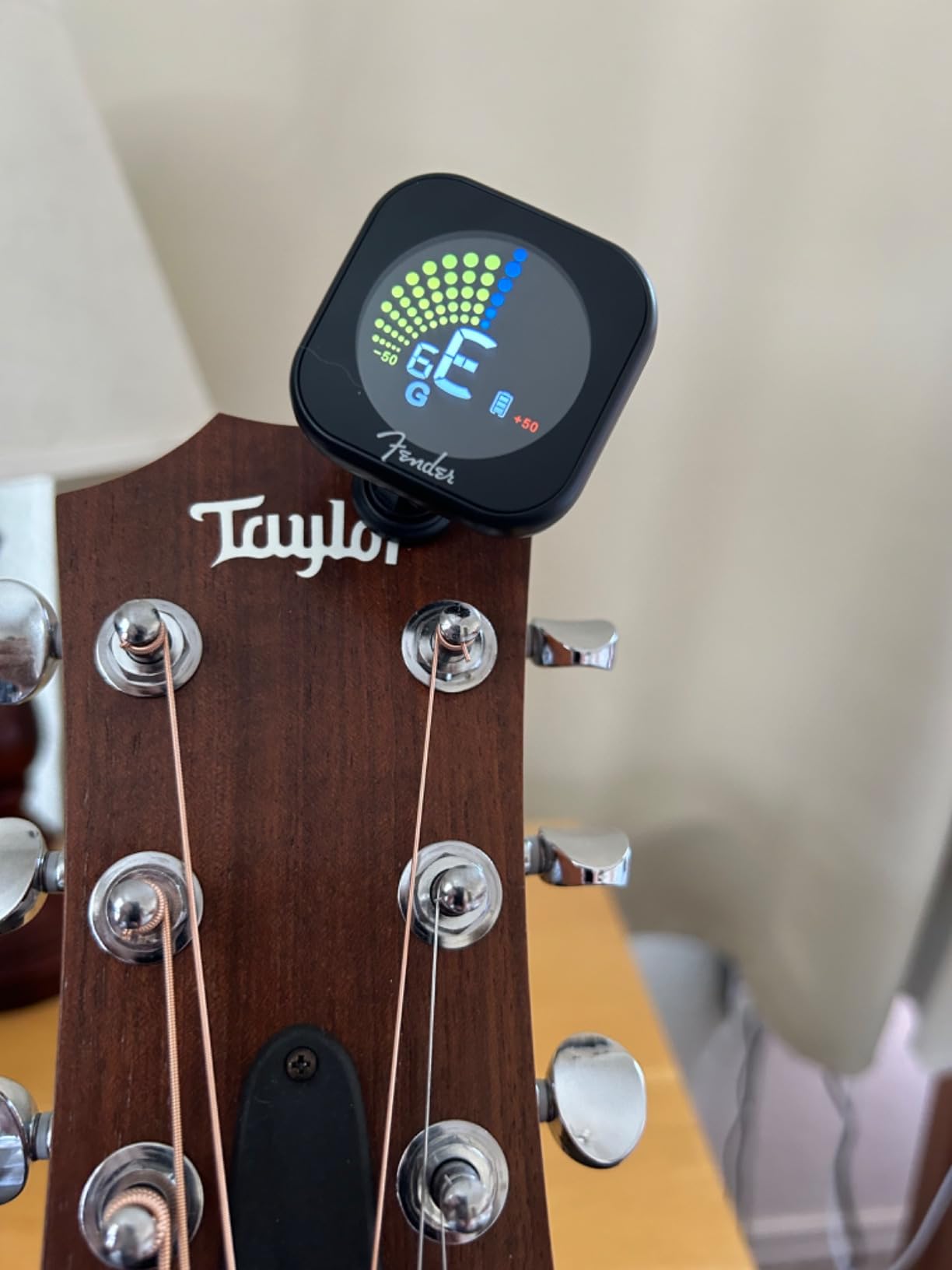 Fender Flash 2.0 Guitar Tuner Clip On, Rechargeable Guitar Tuner for 6 Strings, Battery and Micro USB Audio Charger Included customer photo 1