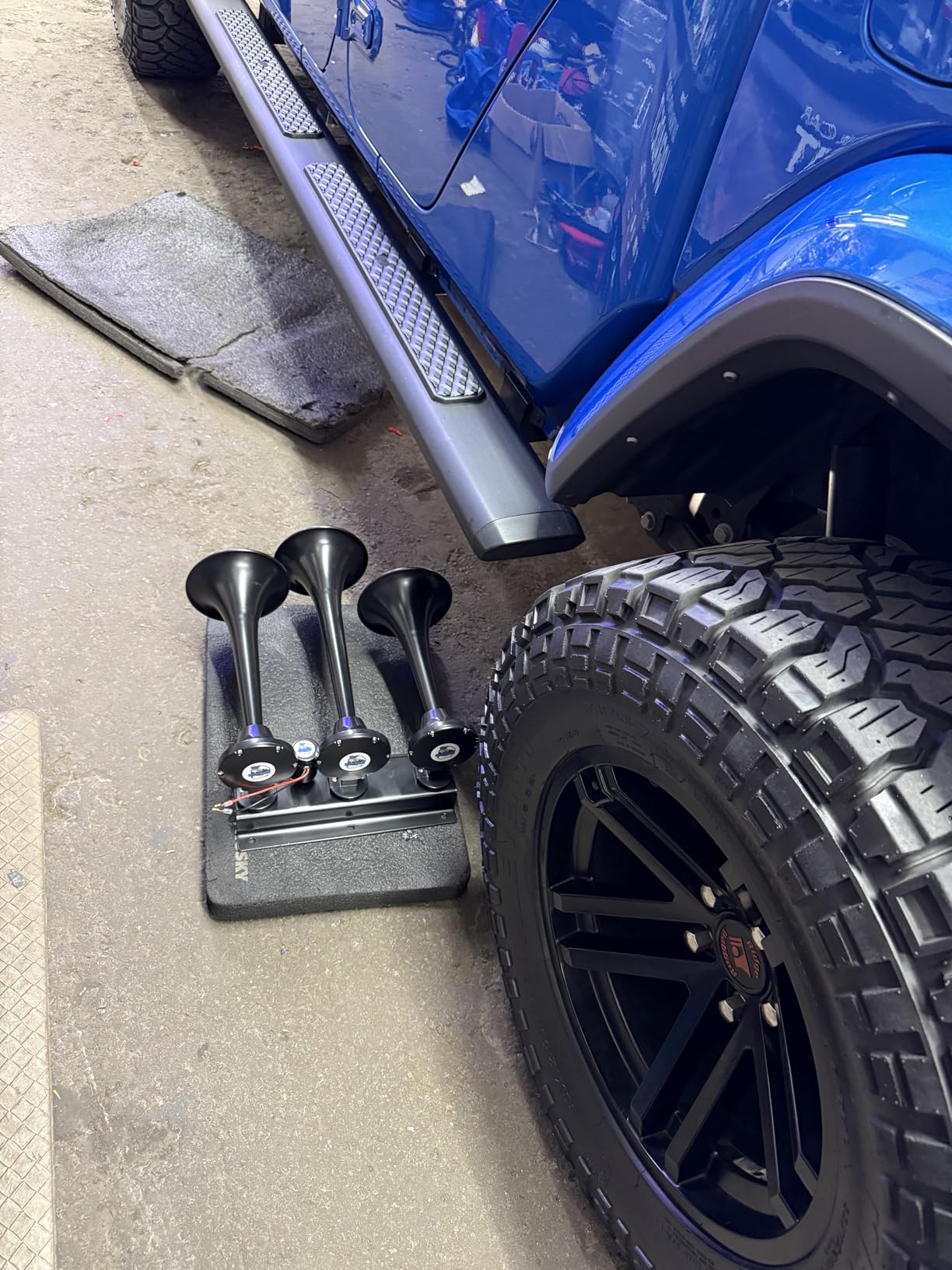 HornBlasters Flatlaw 3-Liter Train Horn Kit, All-In-One Air System - Easy Install - Big Sound customer photo 2