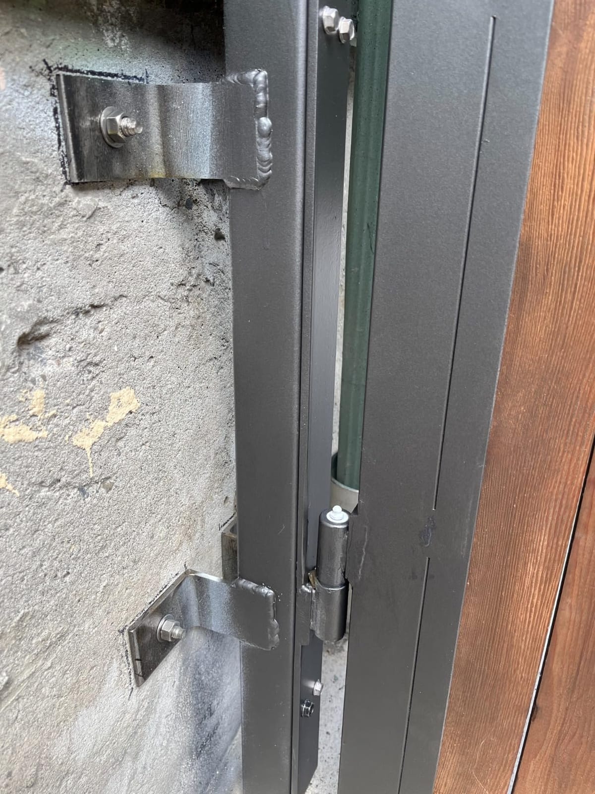 Heavy Duty Gate Hinges 7 Inches- 2 Pack Weld On Install Black Iron Barrel Hinge 900lbs Capacity for Swing Door Trailer Ramp Metal Driveway Gate Drive Gate customer photo 1