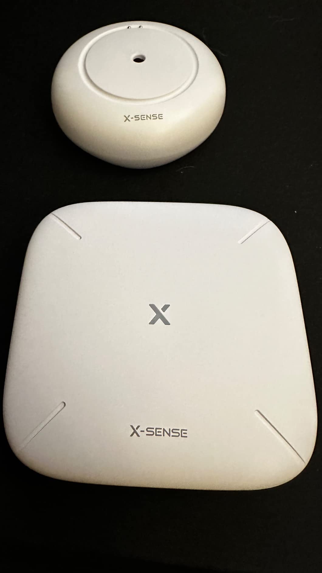 X-Sense Wi-Fi Water Leak Detector, Smart Water Sensor Alarm, Water Detector Alarm with 1700 ft Transmission Range for Kitchens, Basements, Bathrooms, 3 Water Detectors & 1 Base Station, Model SWS54 customer photo 2
