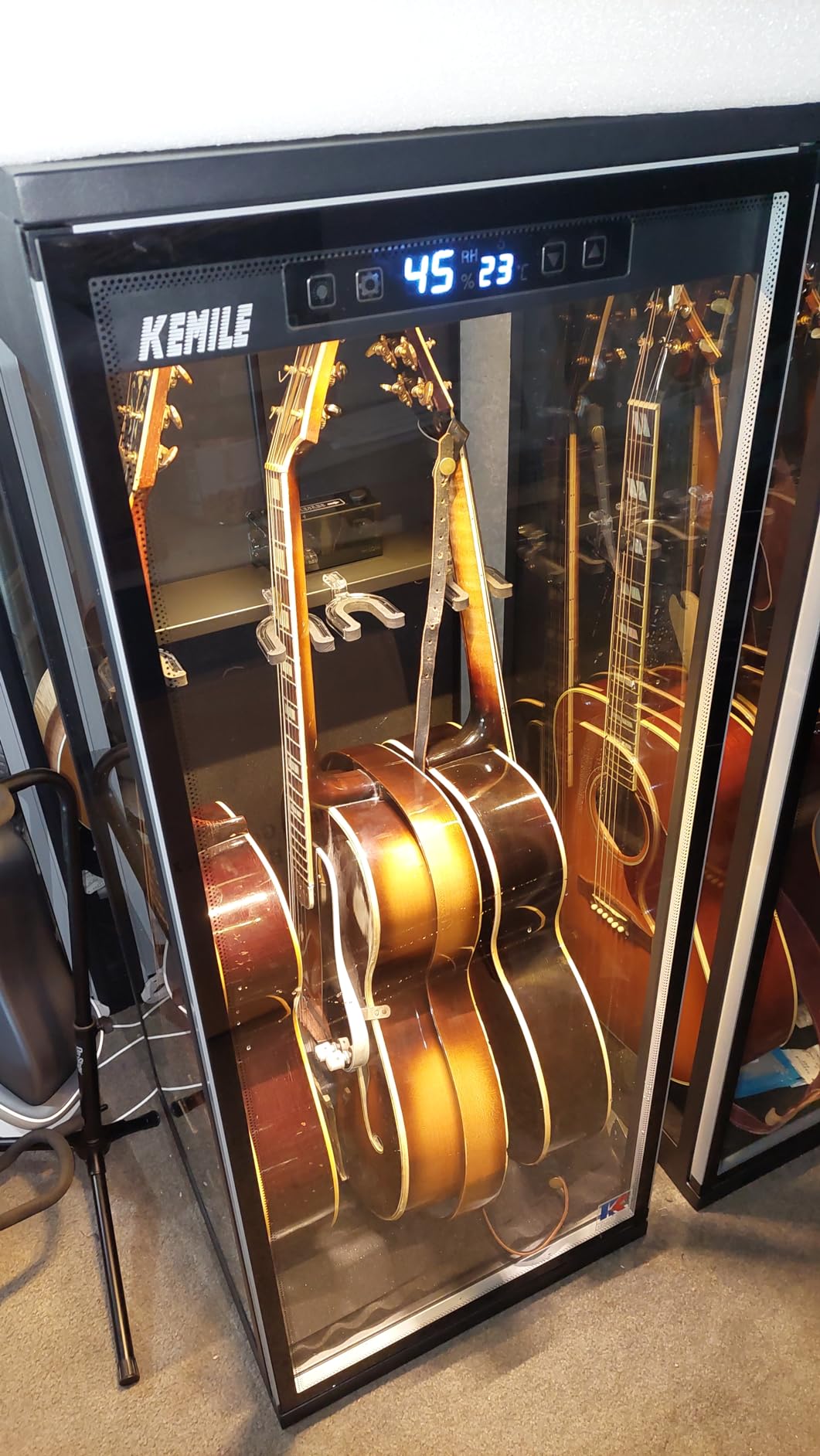 Humidity Guitar Display Case 270° Glass Lockable Guitars Ukuleles | Humidity Controlled; Full-View Glass; Multi-Guitar Storage; Lockable Safe Frame; Soft Anti-Scratch Liner customer photo 1