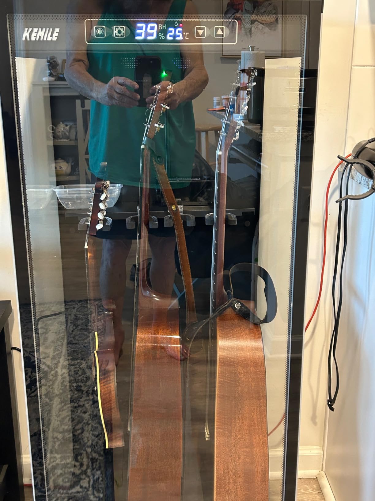 Humidity Guitar Display Case 270° Glass Lockable Guitars Ukuleles | Humidity Controlled; Full-View Glass; Multi-Guitar Storage; Lockable Safe Frame; Soft Anti-Scratch Liner customer photo 2