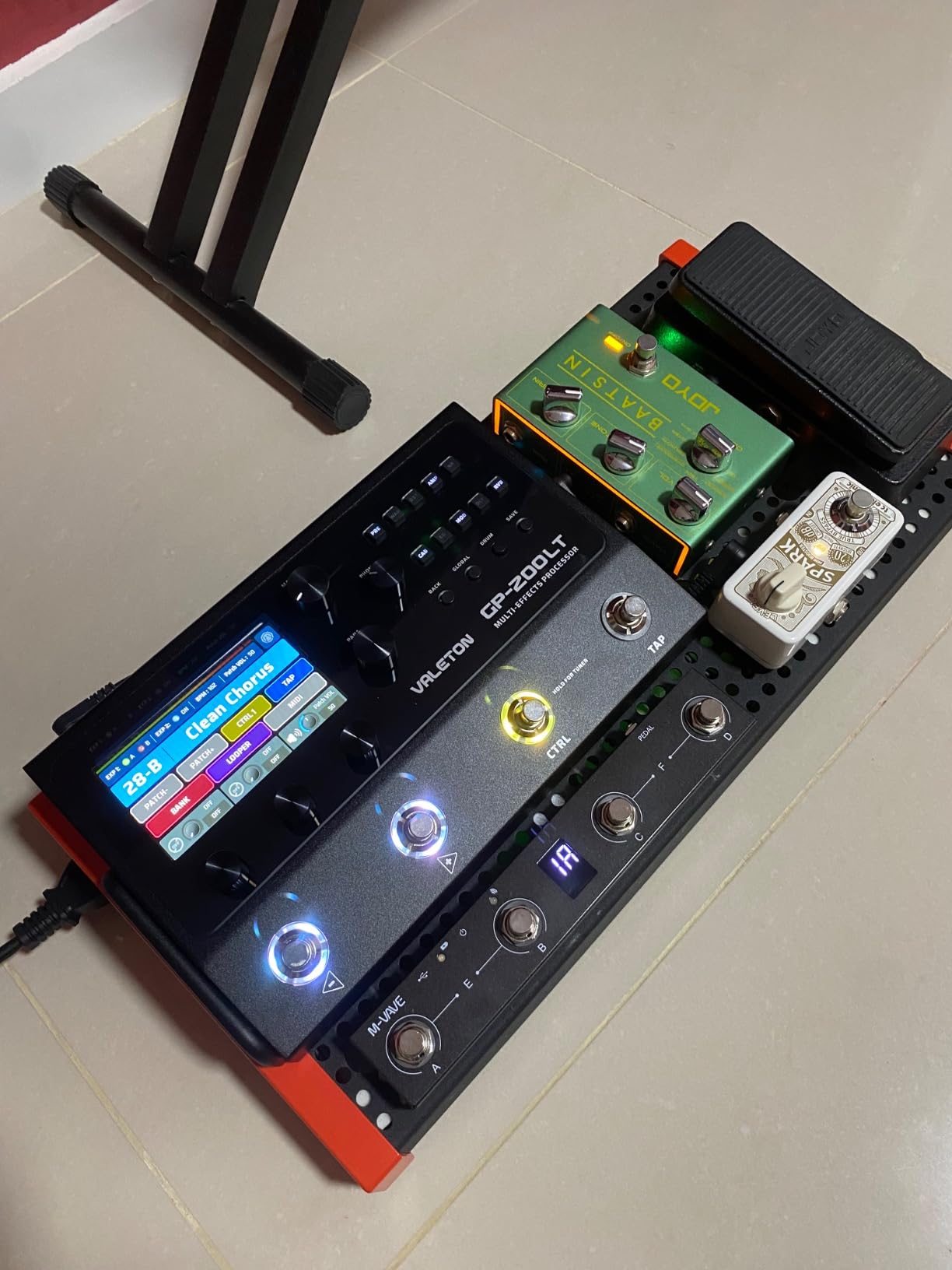 Valeton Multi Effects Pedal Multi Effects Processor Guitar Effects Pedal Bass Pedal Amp Modeling IR Cabinets Simulation Multi-Effects with FX Loop MIDI I/O Stereo OTG USB Audio Interface GP-200LT customer photo 1
