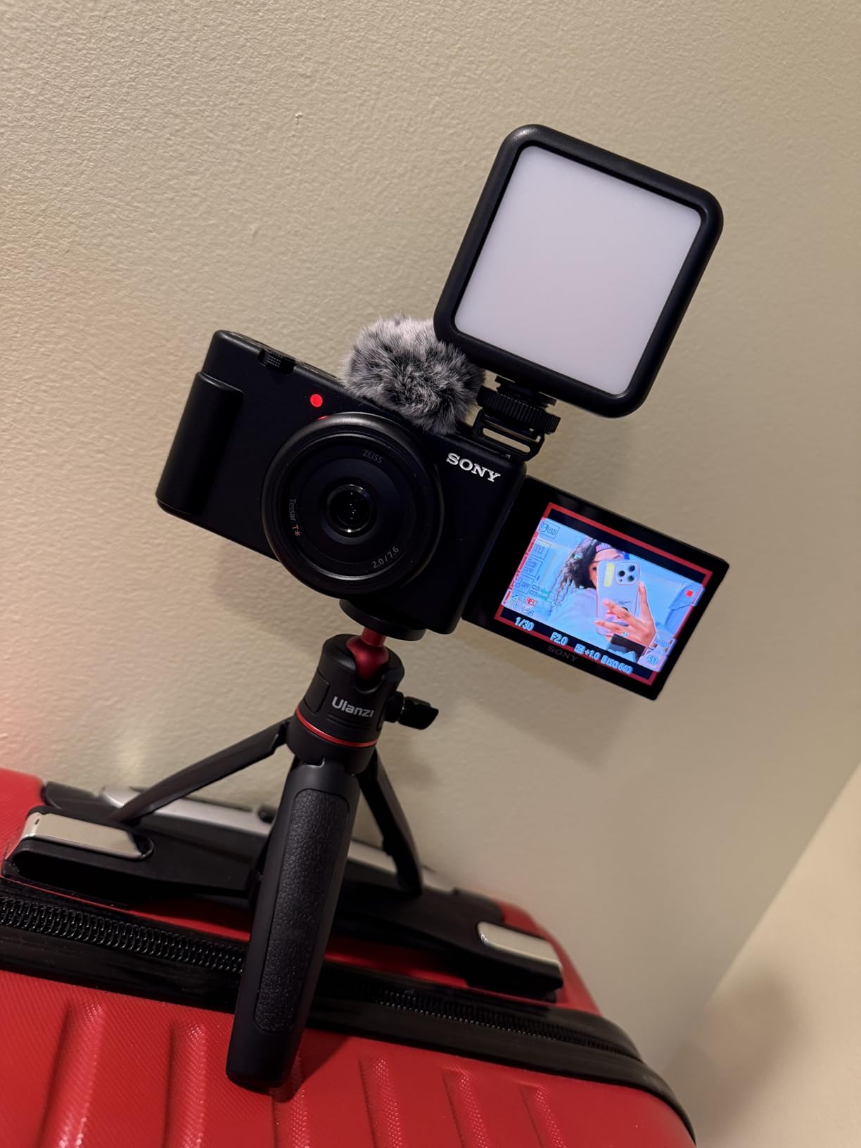 Sony ZV-1F Compact Digital Camera 4K Video White | Vlog Camera for Content Creators and Vloggers customer photo 1