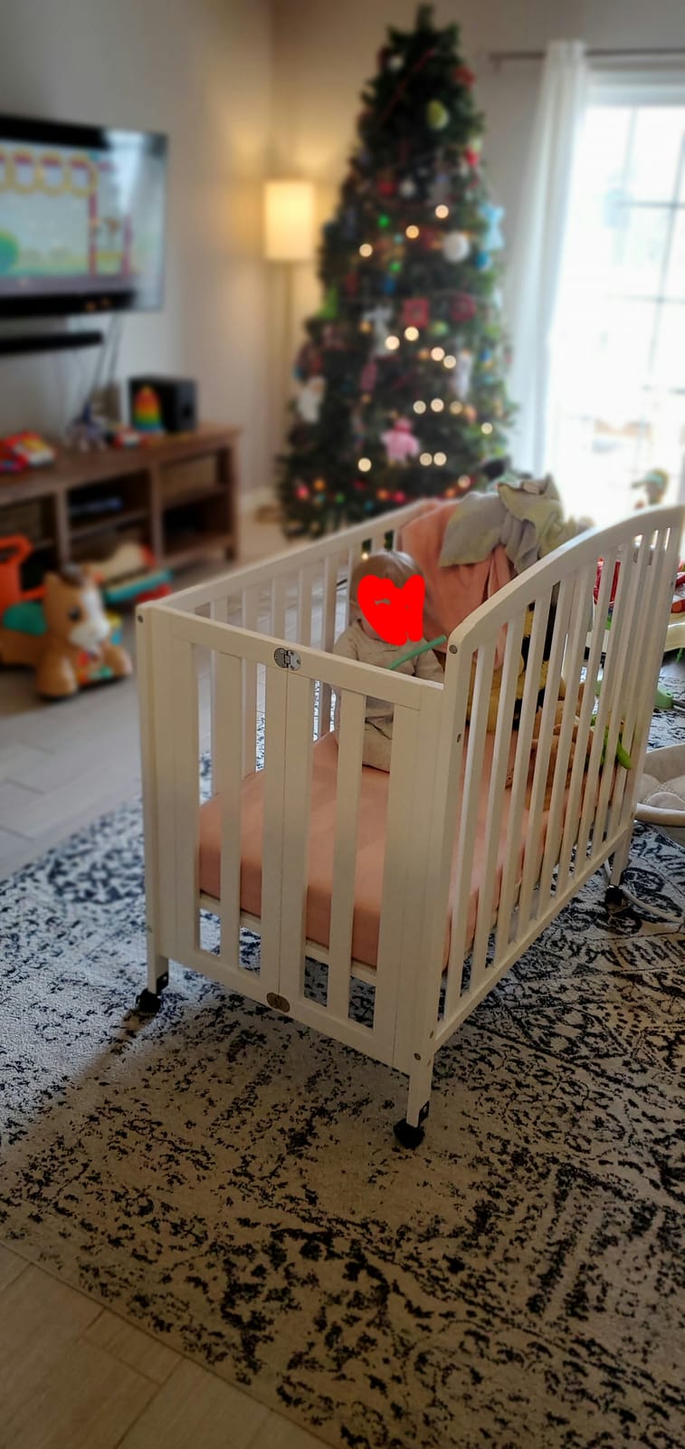 Davinci Dylan Folding Portable 3-in-1 Convertible Mini Crib in Ebony, Greenguard Gold Certified customer photo 1