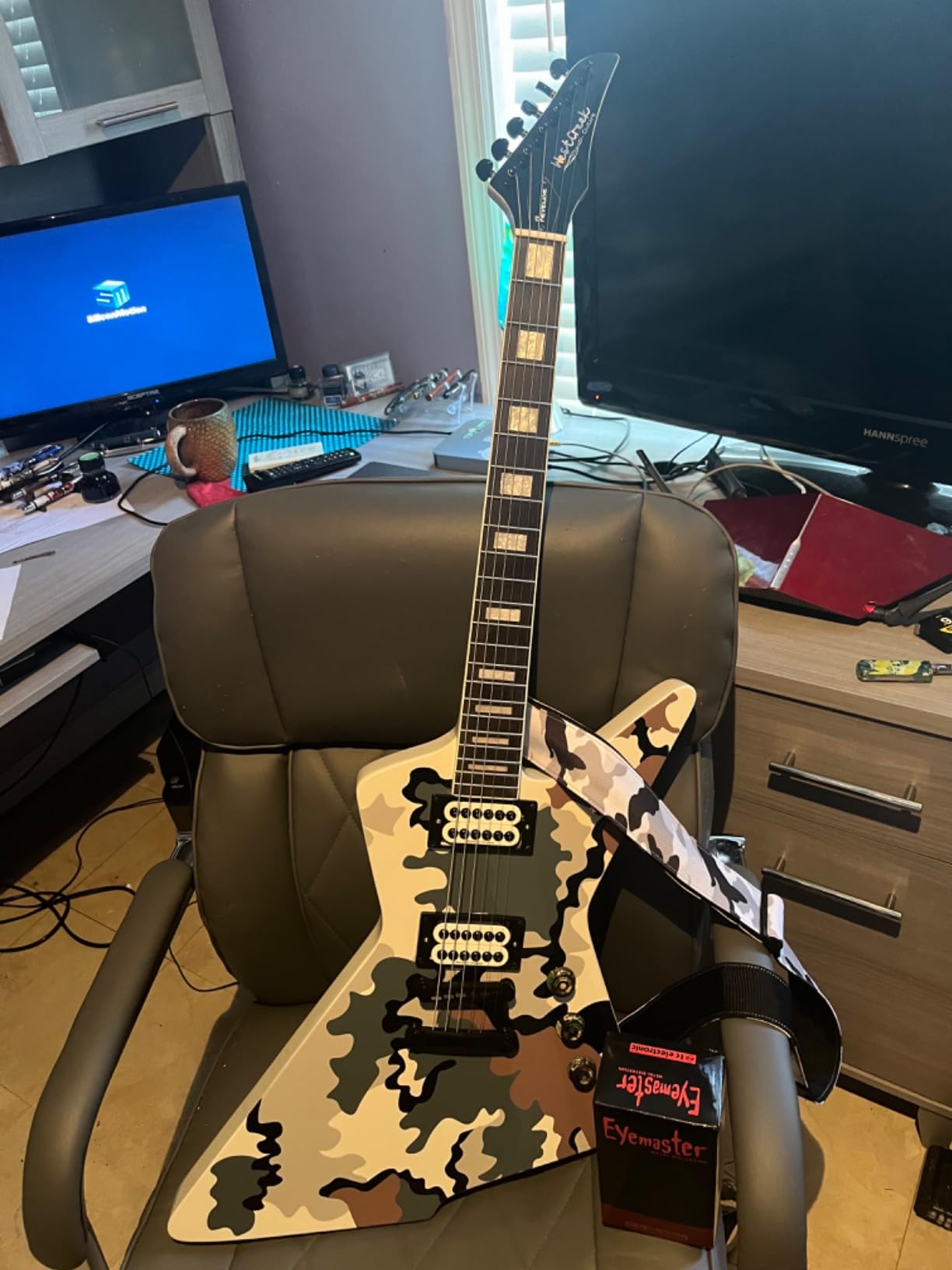 WestCreek Revenge Solid Body Electric Guitar, Heavy Metal Guitar, Right Handed, Alnico Humbucker Pickups, Rounded End Jumbo Frets, Bone nut, Rosewood Fretboard, Mahogany Body Purple customer photo 2