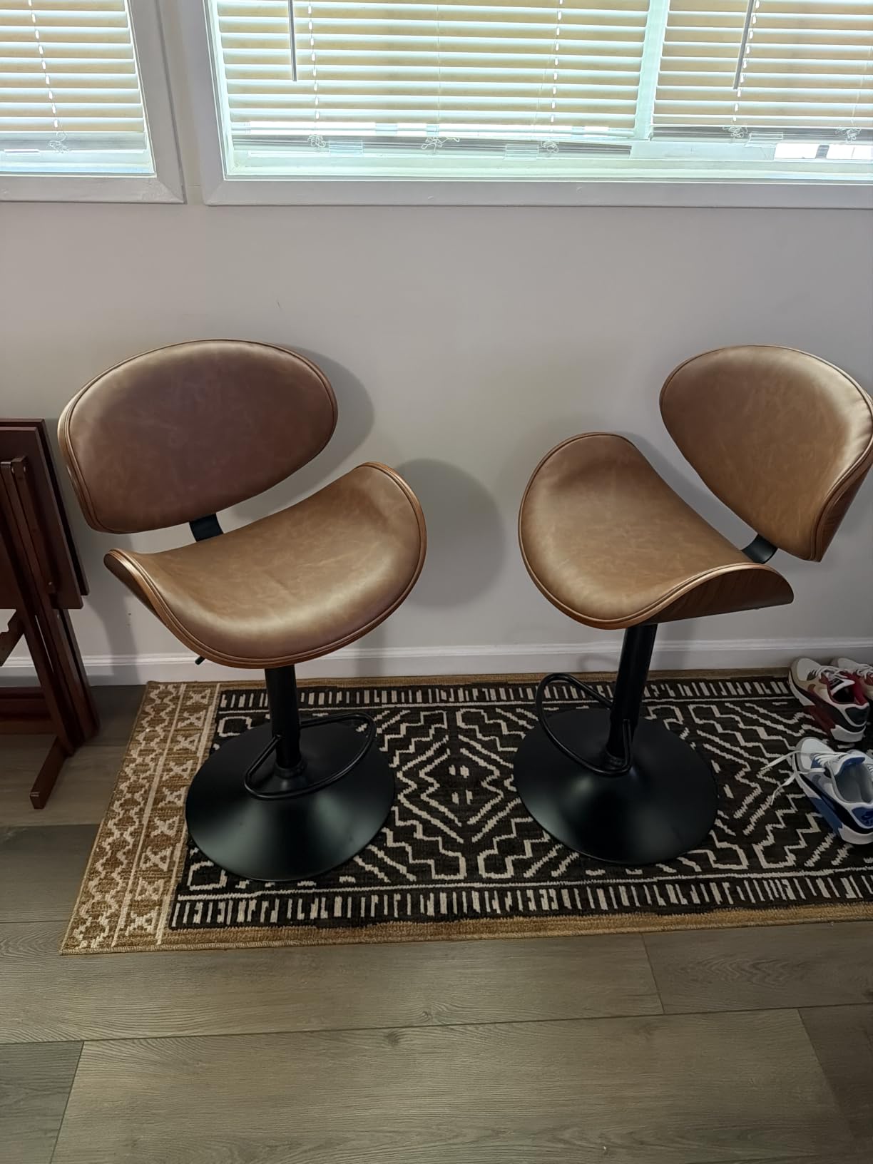 YaFiti Swivel Bar Stools Set of 2 for Kitchen Counter, Adjustable Bentwood Barstools, Modern PU Leather Upholstered Bar Chair with Back and Footrest, for Bar, Kitchen, Dining Room, Black customer photo 2