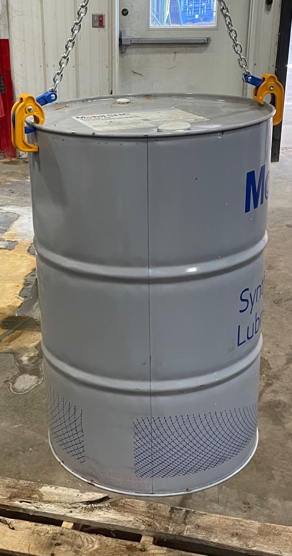 55 Gallon Drum Lift, 2200 lbs Chain Drum Lifter for 30-55 Gal Steel Drums customer photo 2