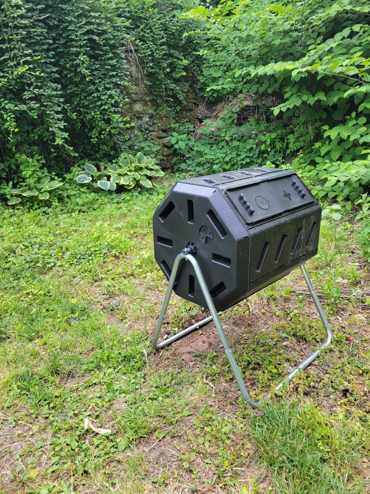 FCMP Outdoor IM2000 Tumbling Composter Canadian-Made, 100% Recycled Resin - Outdoor Rotating Compost Tumbler Bin for Garden, Kitchen, and Yard Waste, Black (22 Gallon) customer photo 1