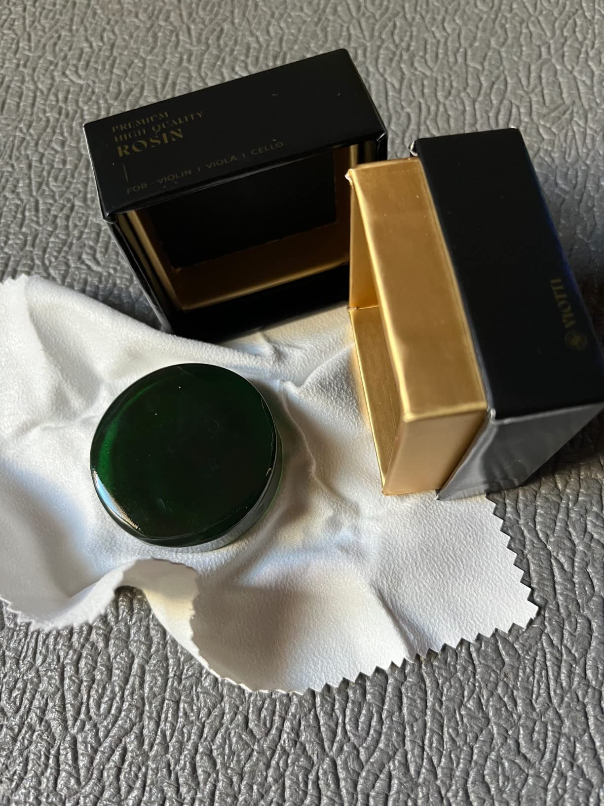 Viotti Dark Olive Rosin for Violin, Viola & Cello - Super-Smooth, Low Dust, Superior Grip customer photo 1