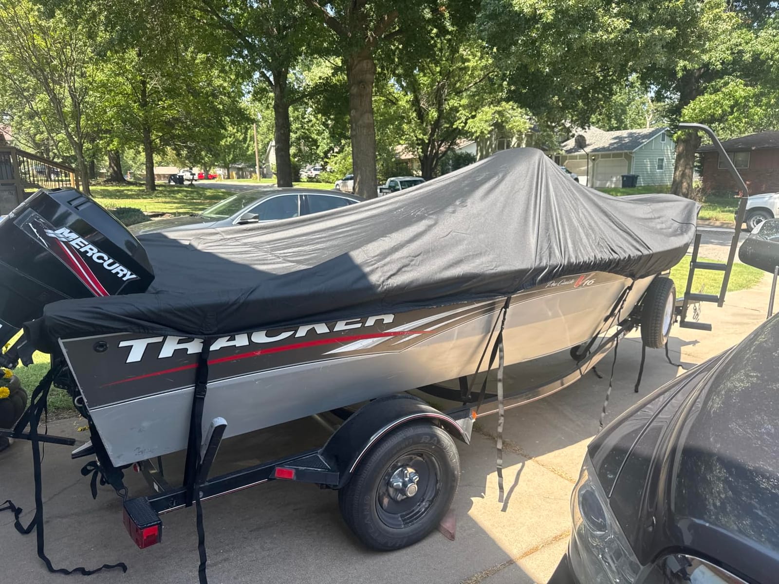 Boat Cover 16-18.5 ft, 1200D Waterproof V-Hull, Gray | Fits 16 foot 17ft 18 ft Bass Tracker Boat, Heavy Duty, UV & Tear-Resistant, Air Vents, 11 Straps & Motor Cover customer photo 1