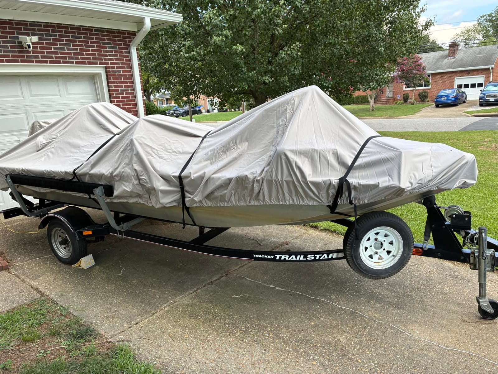 Boat Cover 16-18.5 ft, 1200D Waterproof V-Hull, Gray | Fits 16 foot 17ft 18 ft Bass Tracker Boat, Heavy Duty, UV & Tear-Resistant, Air Vents, 11 Straps & Motor Cover customer photo 2