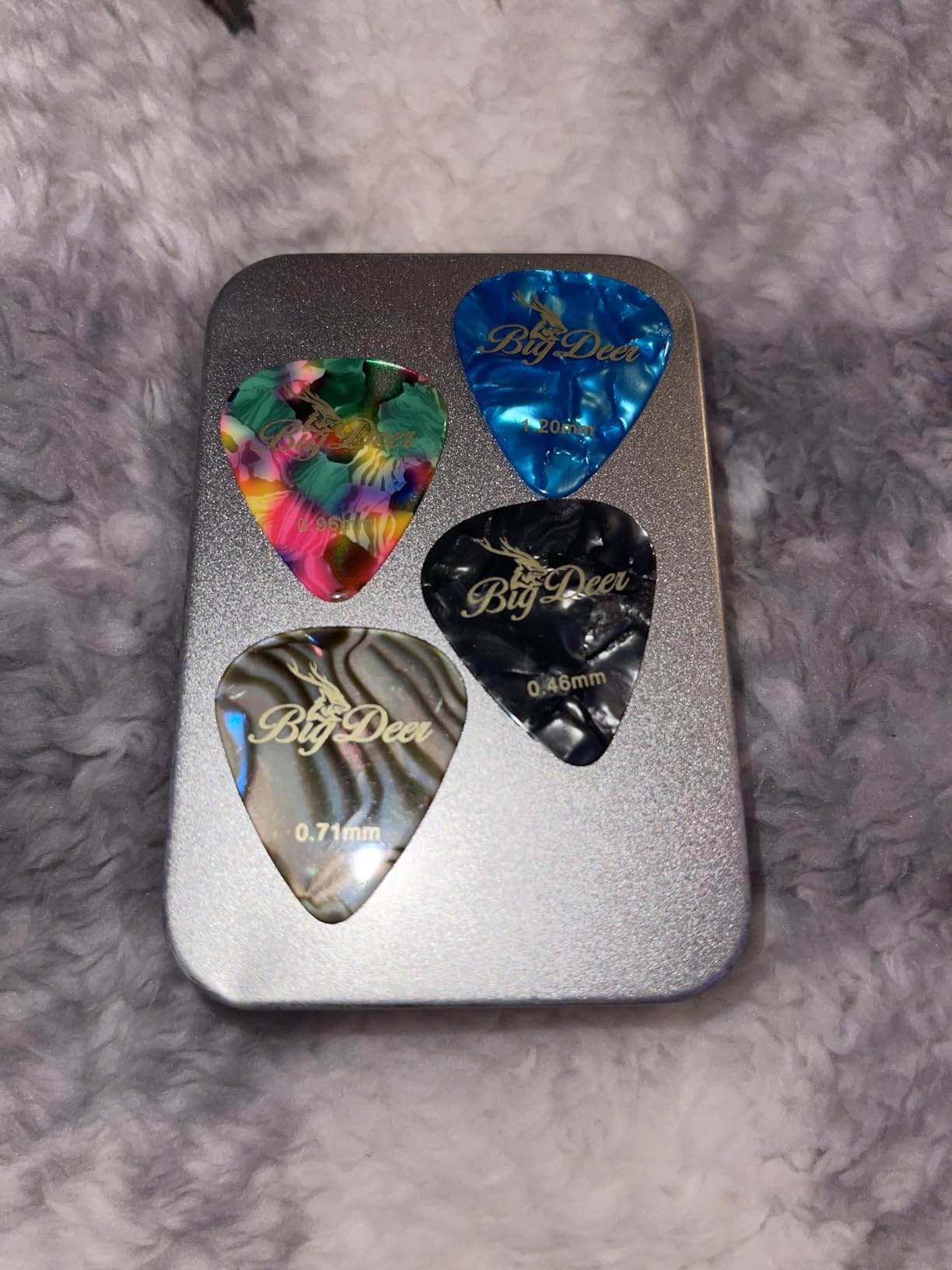 BigDeer 16 pack Celluloid Guitar Picks, includes Thin, Medium, Heavy & Extra Heavy Picks Plectrums Wrapped in tin box customer photo 1