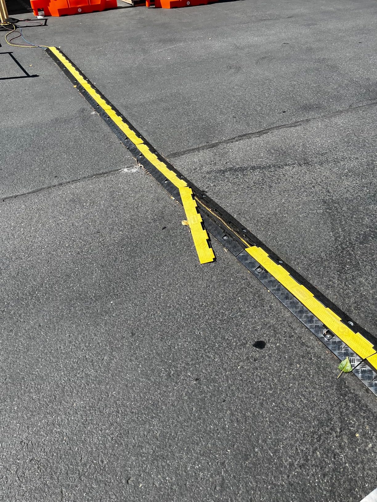 VEVOR 5 PCs Rubber Cable Protector Ramp, 2 Channel, 12000 lbs/axle Capacity Heavy Duty Hose Wire Cover Ramp Driveway, Traffic Speed Bump w/Flip-Open Top Cover & 50 ft Warning Tape, for Indoor & Outdoor customer photo 2