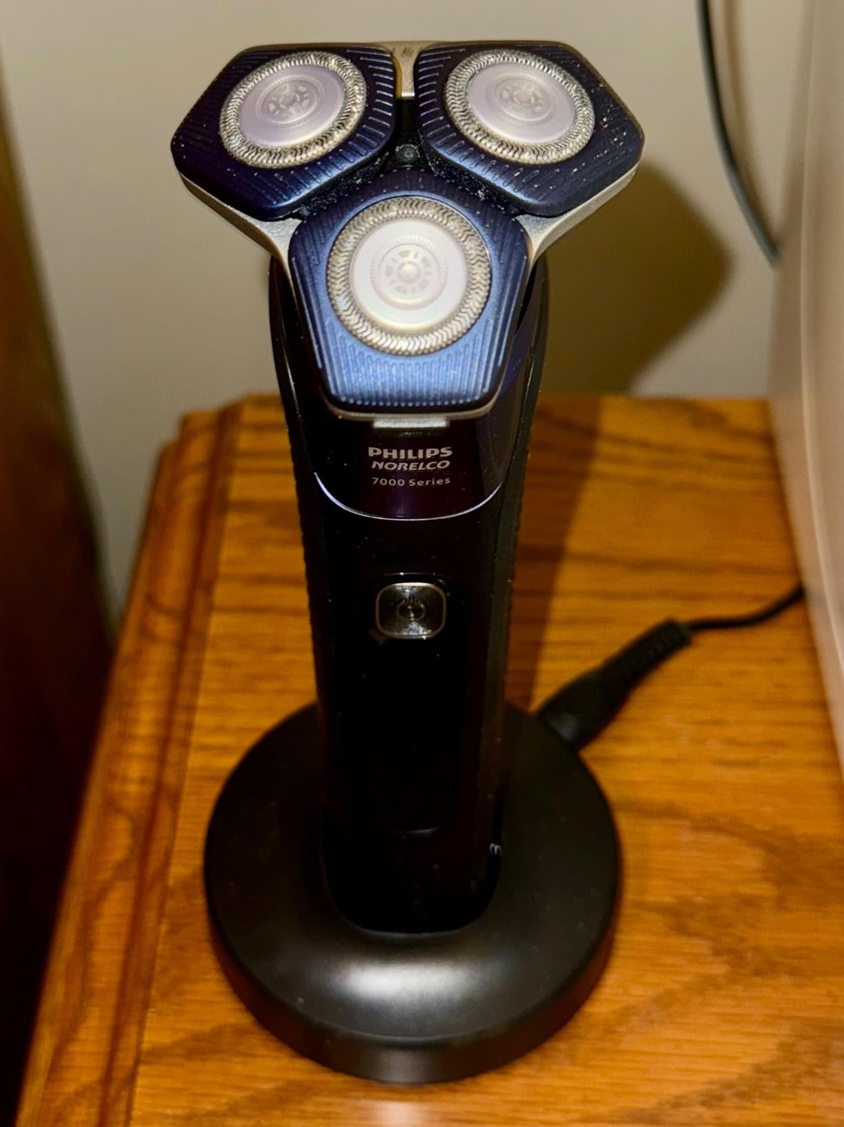 Philips Norelco 7800 Electric Shaver, Black | 45 SteelPrecision Blades, SenseIQ Technology, Nano SkinGlide coating, 360 Flexible Heads, Charging Stand, S7885/85 customer photo 1