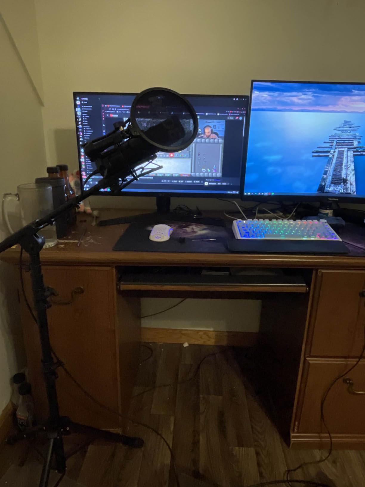 RØDE NT1 5th Gen Studio Condenser Microphone, XLR + USB-C, Silver customer photo 1