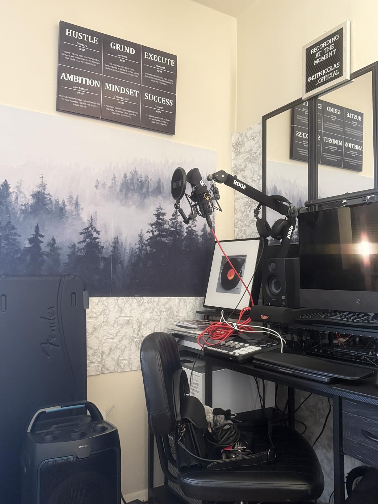 RØDE NT1 5th Gen Studio Condenser Microphone, XLR + USB-C, Silver customer photo 2