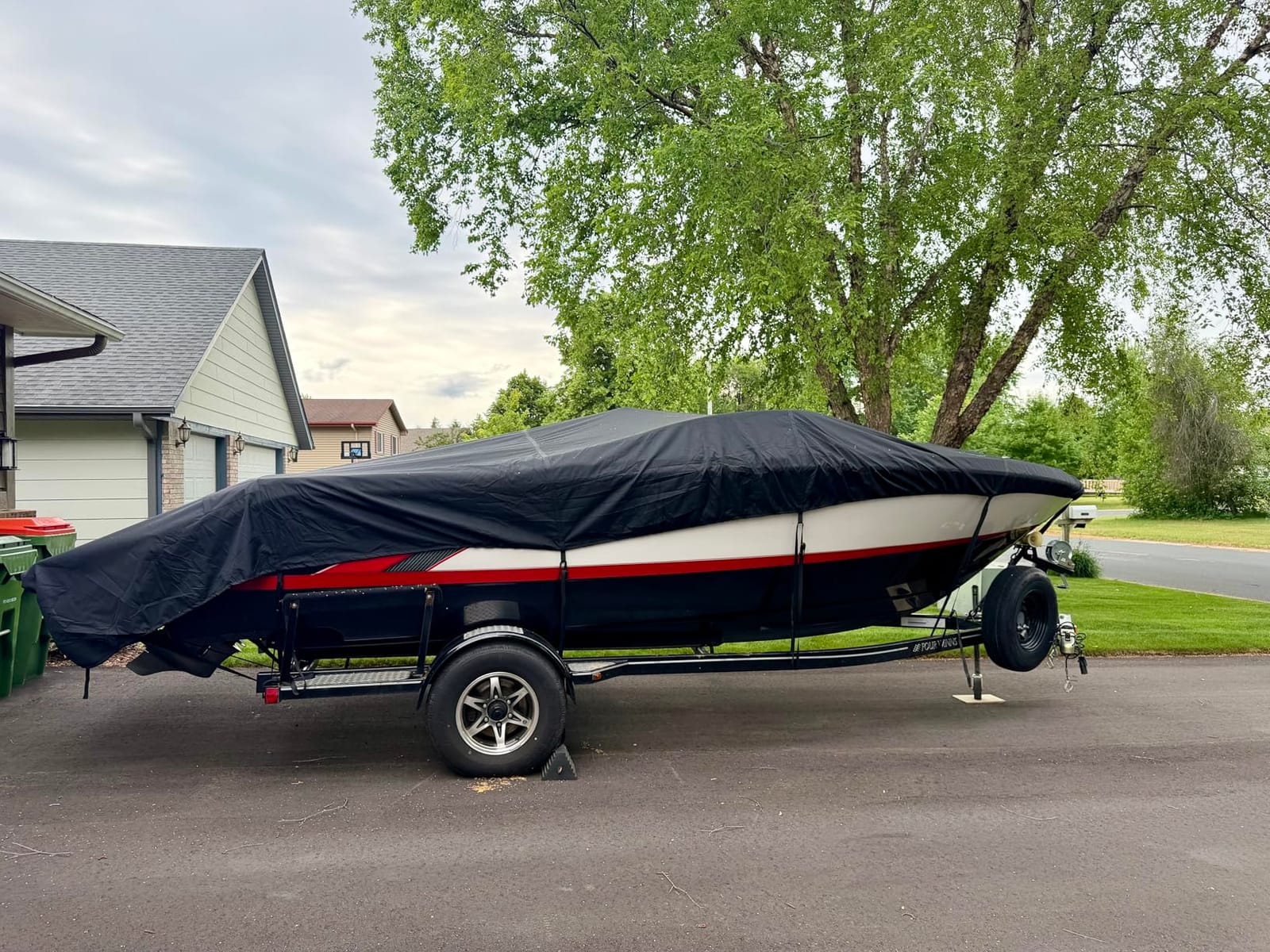 RVMasking Trailerable Boat Cover, 1400D Center Reinforced, 20'-22', Gray | Heavy Duty Marine Fabric, Waterproof, UV Resistant, Tear-Resistant, Air Vents, 11 Straps, fits V-hull Bass Tracker Boat customer photo 1