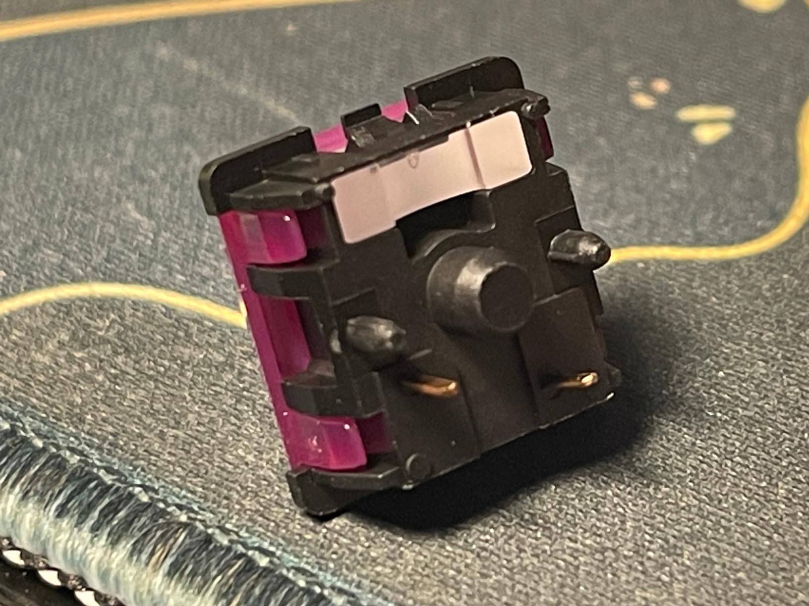 DUROCK Black Lotus Switch, High Precision Linear Switches 63.5g Long Spring Pre-Lubed RGB Linear Keyboard Switches (DUROCK Black Lotus, 70pcs) customer photo 1