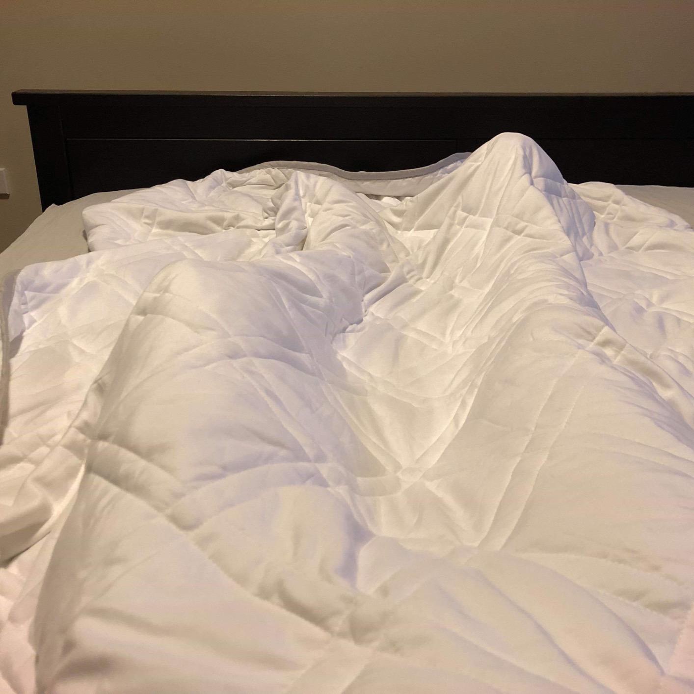 Cooling Weighted Blanket for Adults, 15 lbs, Full/Queen Size Weighted Blanket, 60x80 inches, Silky Soft Bamboo Viscose, Machine Washable, White customer photo 2