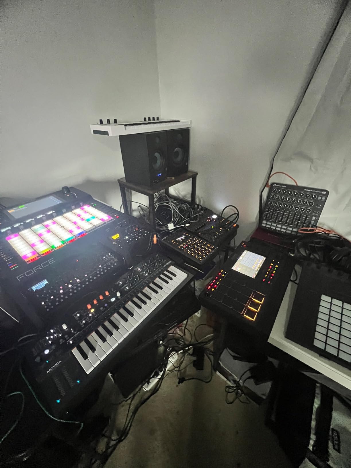 Roland SH-4d Compact Desktop Synthesizer | 11 OSC Models | Professional Sound Design Tools | Multitimbral Pattern Sequencer | Extensive FX customer photo 1