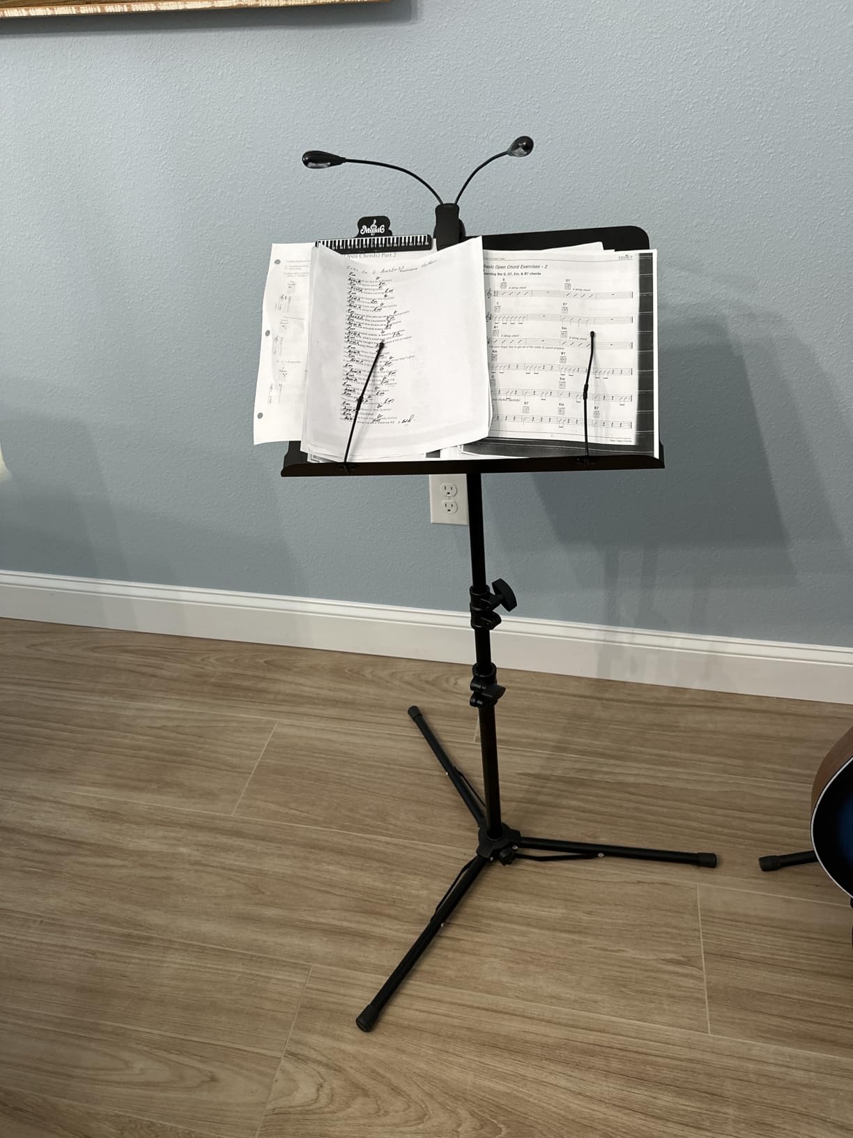 Ramzi Music Stand For Sheet Music 5 In-1 Dual-Use Desktop Book Stand , Music Stand Light, Carrying Bag, Sheet Music Clip customer photo 2