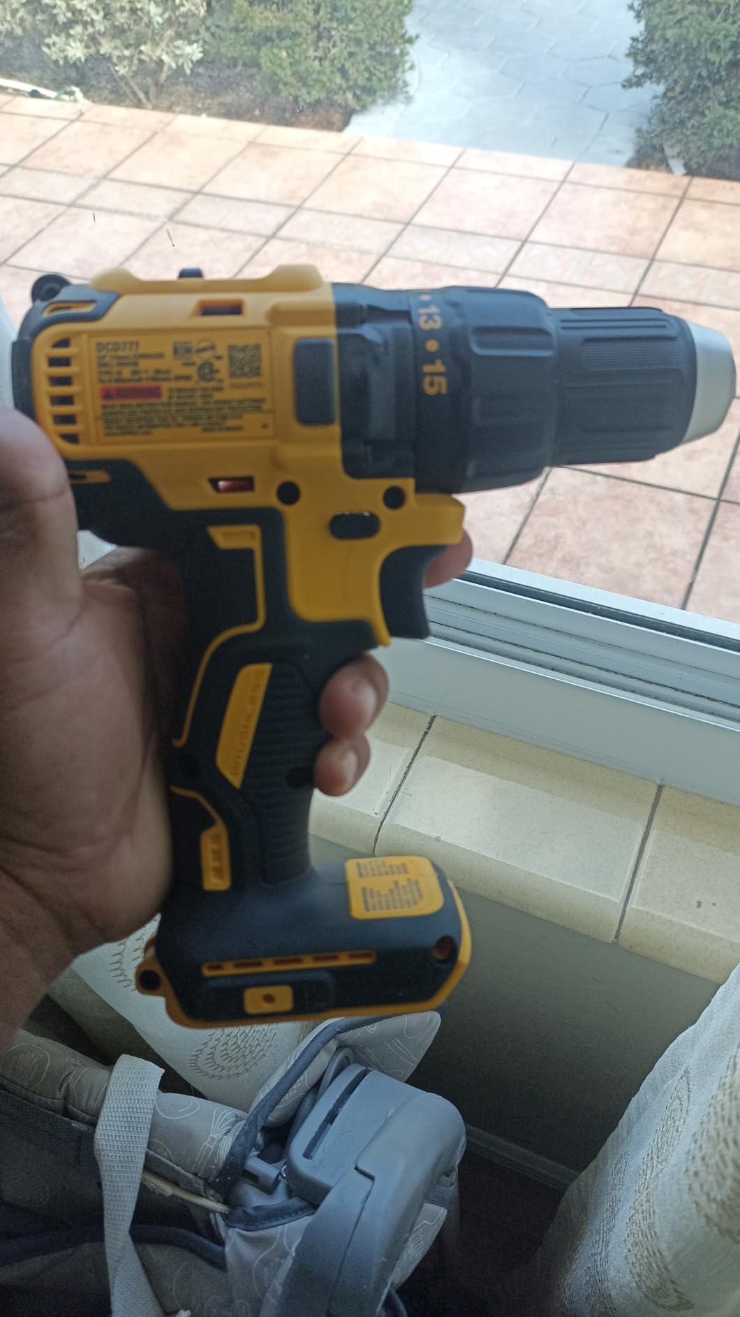 DEWALT 20V MAX Cordless Drill Driver Set, Electric Drill, Brushless 1/2 In 2 Speed, 2.0 Ah Battery and Charger Included, LED Light (DCD777D1) customer photo 2