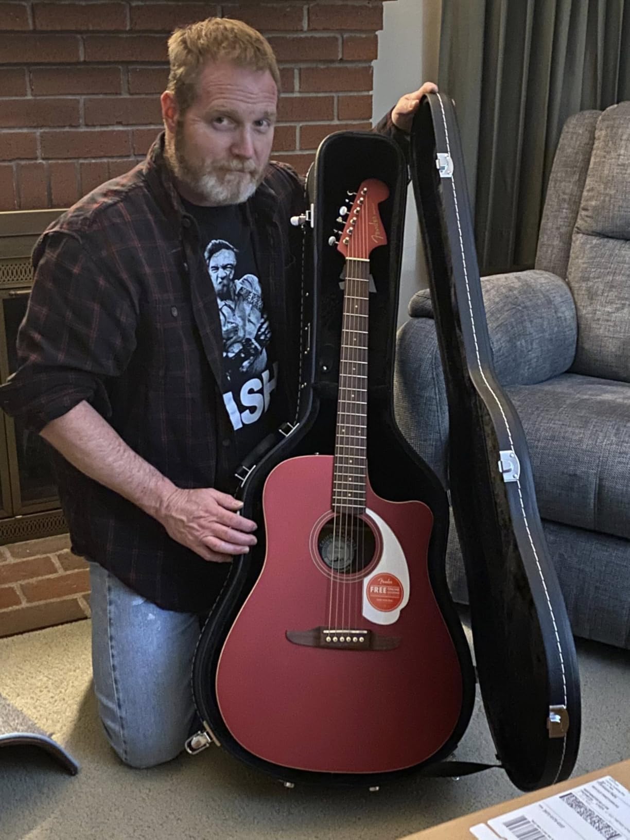 Gearlux Dreadnought Acoustic Guitar Hardshell Case with Accessory Compartment - Black customer photo 2