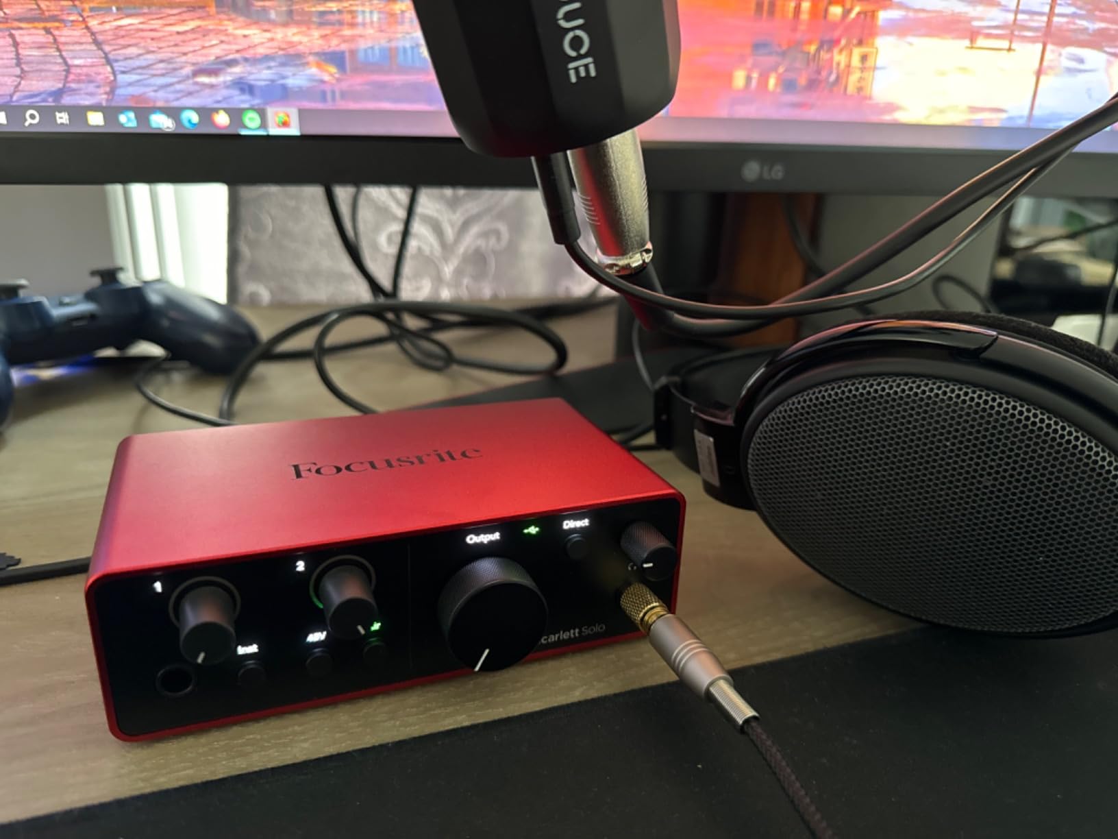 Scarlett Solo 4th Gen USB-C Audio Interface | 1 XLR Mic Preamp, 1 Hi-Z Instrument Input, 24-Bit/192kHz, 120dB Dynamic Range, Air Modes, PC/Mac/iPad Compatible customer photo 2