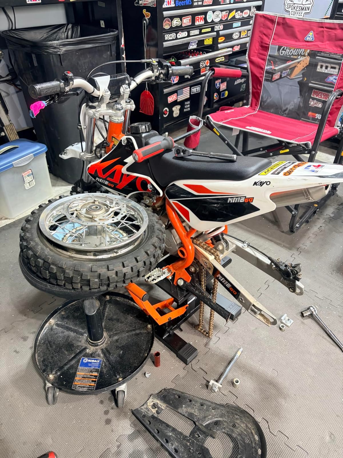 VEVOR Dirt Bike Lift Stand 440 lbs Capacity Motorcycle Jack Lift Stand | For Dirt Pit Bike Repair, Maintenance, Dirt Bike Accessories, Hydraulic Lift Operation, with Height Adjustable Hoist Table customer photo 2