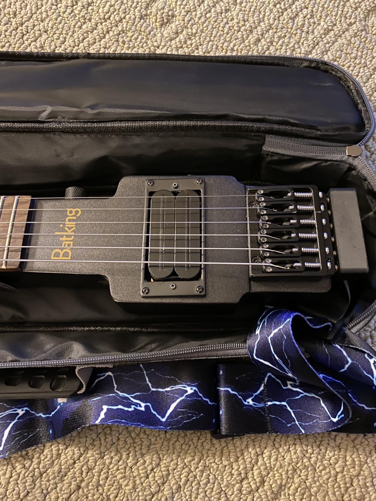 Travel Guitar Electric, Headless Guitar 6 Strings One-piece Canada Maple Neck Through Body Design Brass Fix Bridge with Gigbag customer photo 2