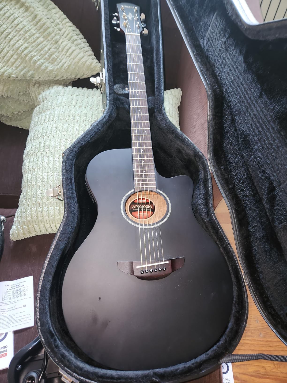 Yamaha APX600M Thin Body Acoustic-Electric Guitar, Matte Finish customer photo 1