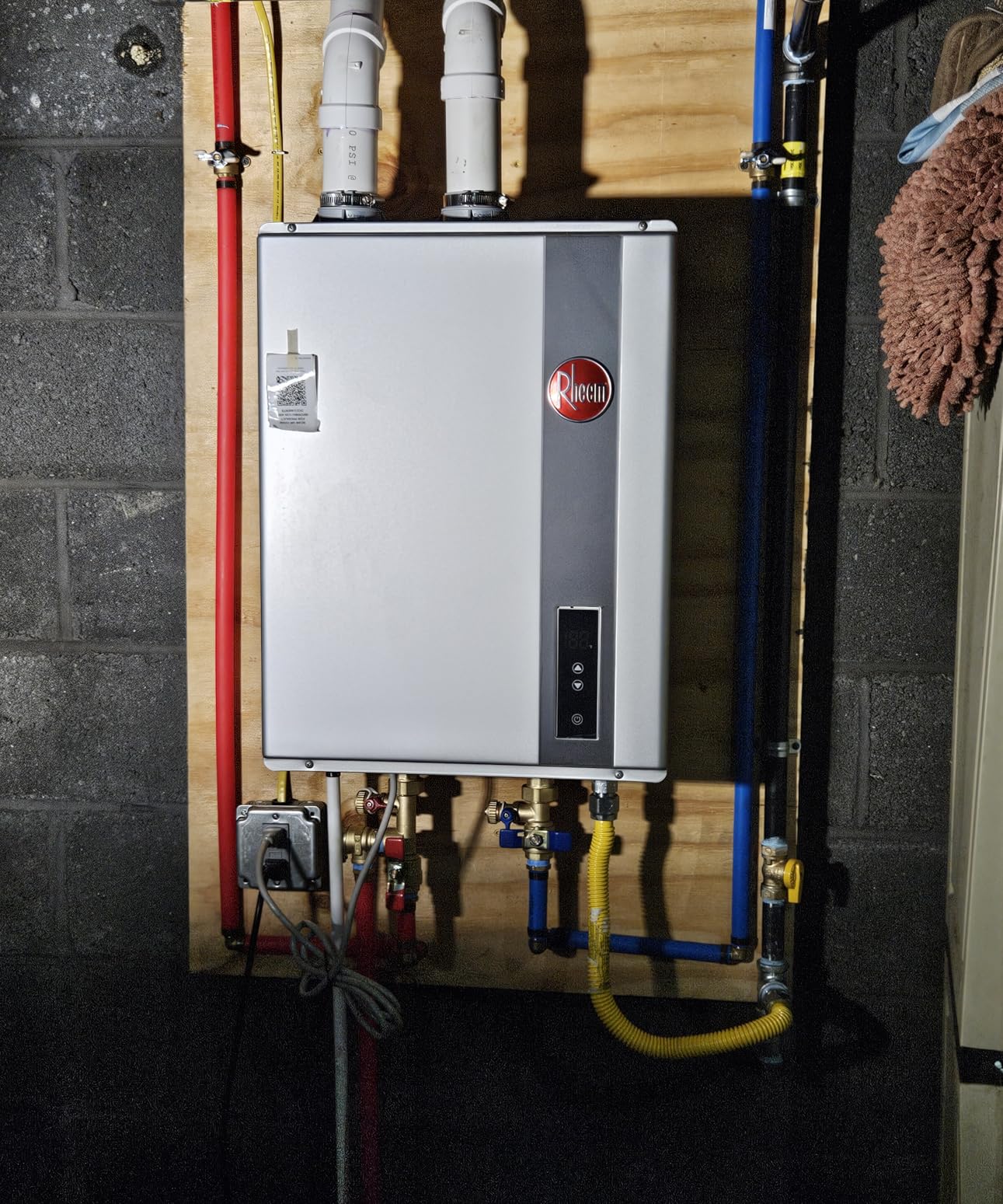 Rheem RTGH Series 9.0 GPM Natural Gas Tankless Water Heater Indoor | 180,000 BTUs Super High Efficiency On Demand, Continuous Hot Water | Condensing Ultra-Low Nox customer photo 2