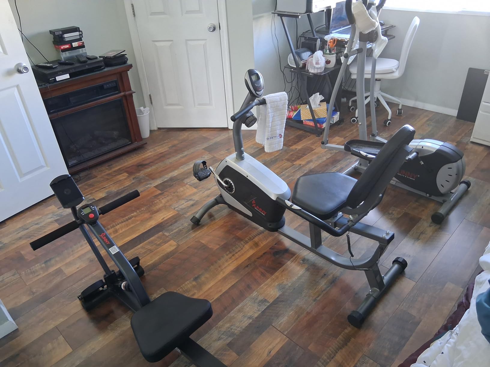 Sunny Health & Fitness Compact Hydraulic Rower with 12-Level Resistance | Full-Body Cardio, Joint-Friendly, Lightweight & Portable, Quiet & Smooth Row, Easy-Assembly, Free SunnyFit App customer photo 1