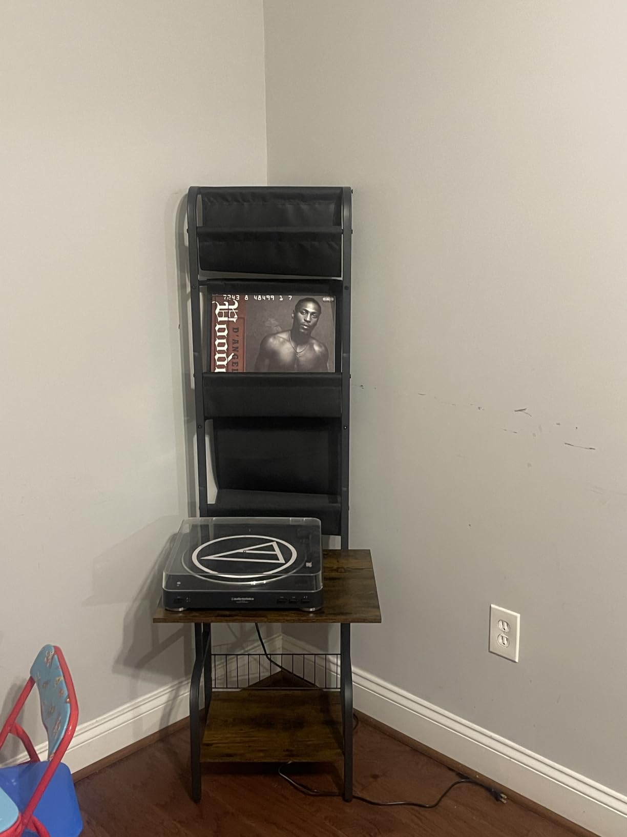 Tewinko Record Player Stand with Vinyl Storage, Record Player Table with Vinyl Record Storage up to 200 Albums, Turntable Stand with Record Holder Display Shelf customer photo 1