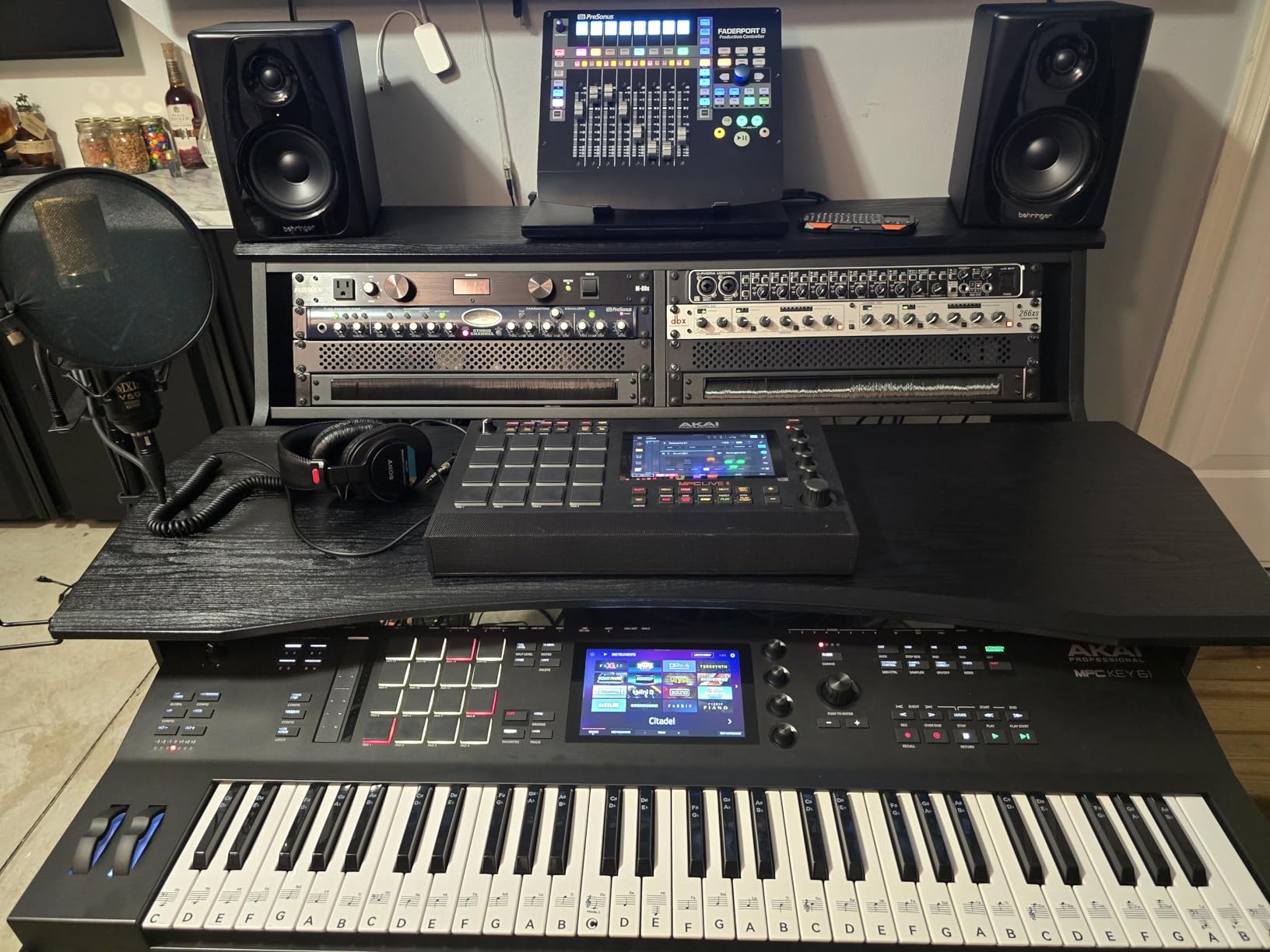 BE200 Series Music Studio Desk Workstation with 2 x 4U Rack (Black) customer photo 1