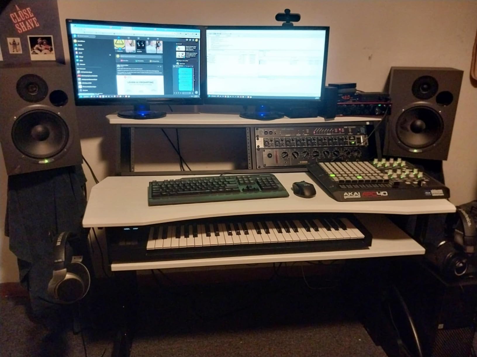BE200 Series Music Studio Desk Workstation with 2 x 4U Rack (Black) customer photo 2